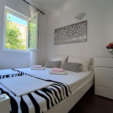 Apartments Vuleta パグ エクステリア 写真