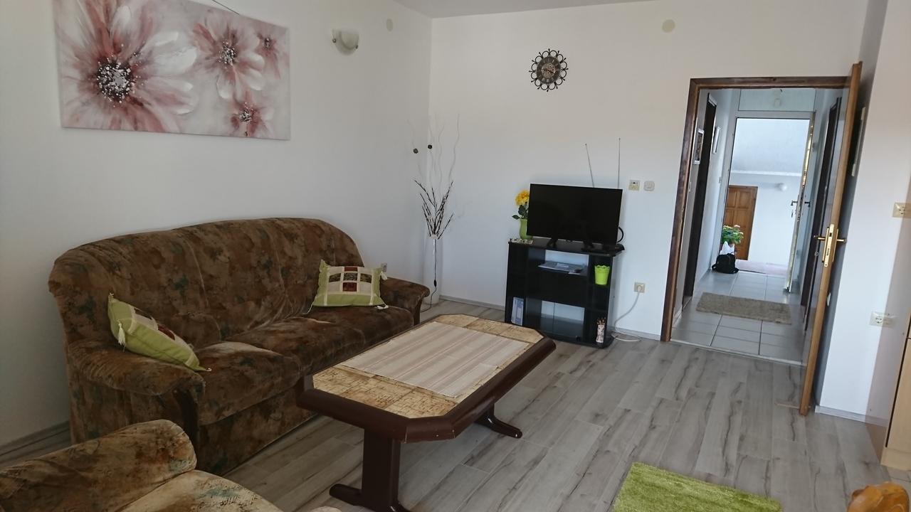 Apartments Vuleta パグ エクステリア 写真